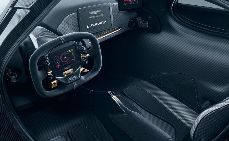 Aston Martin Valkyrie - это гиперкар, с прекрасным визуальным обликом. Благодаря пиковой мощности его двигателя V12